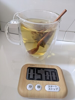 withmoonハーブティーにお湯を入れて5分後